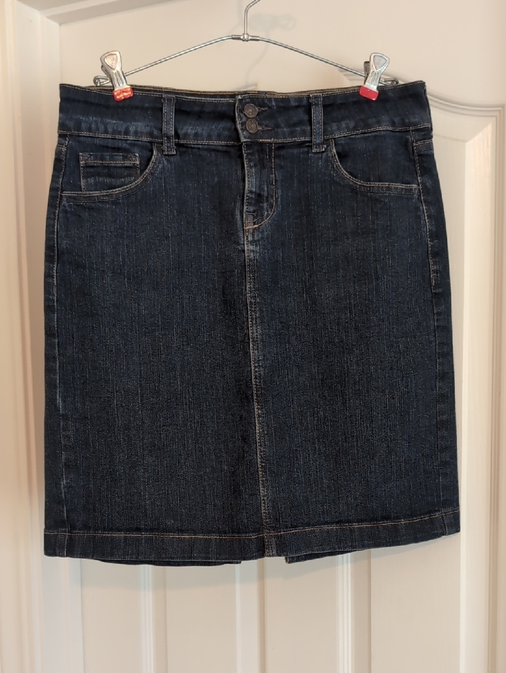 Old Navy Denim Mini Skirt Sz6 5 Pockets, 2 Button Fly, Back Slit 2% Spandex EUC
